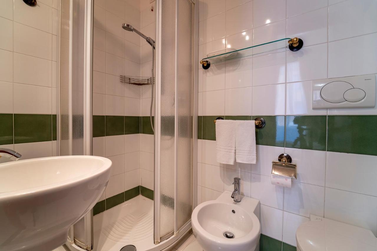 Large Double or Twin Room