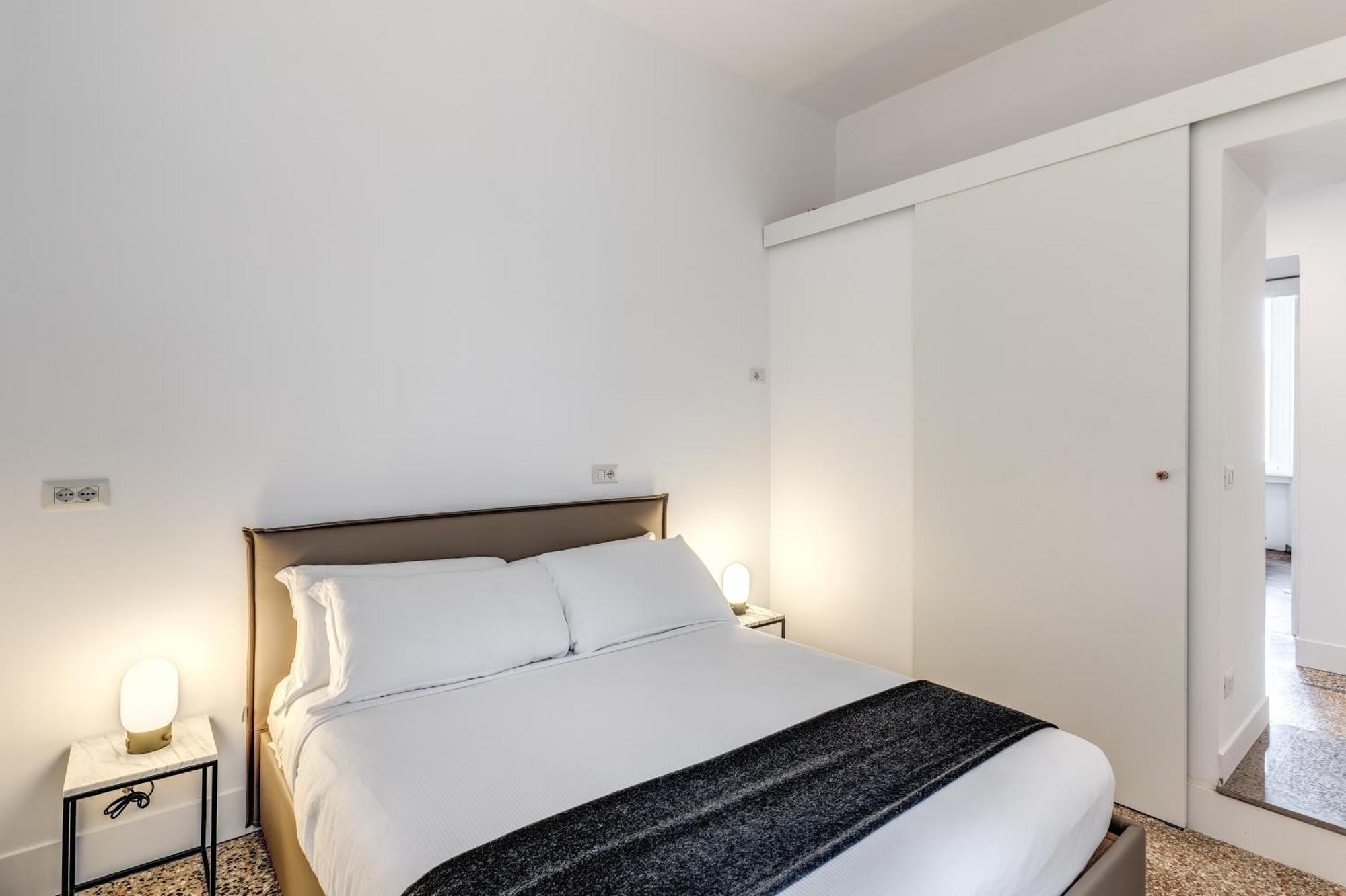 Three-Bedroom Apartment Separate Building Address Lungotevere Raffaello Sanzio n1