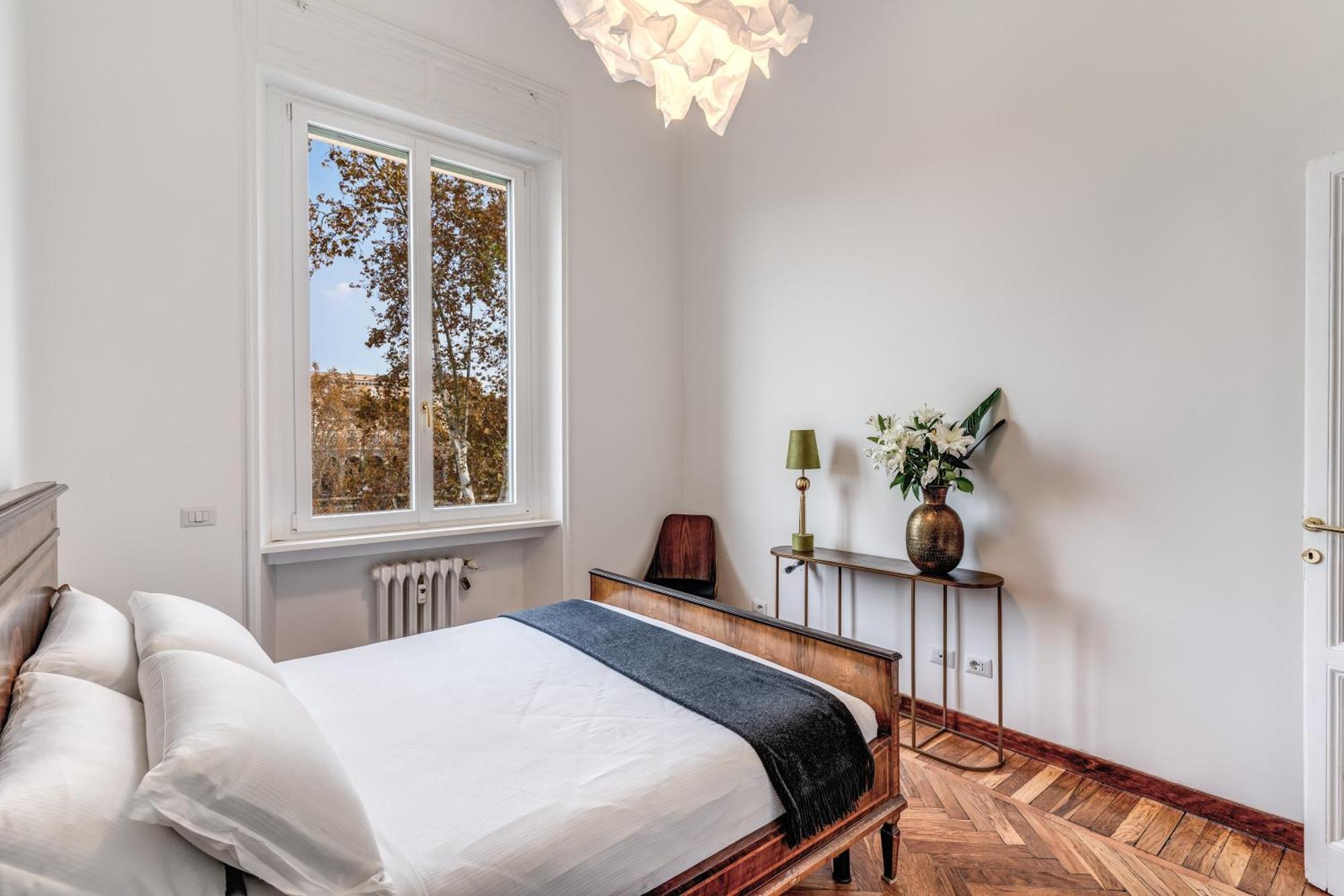 Three-Bedroom Apartment Separate Building Address Lungotevere Raffaello Sanzio n1