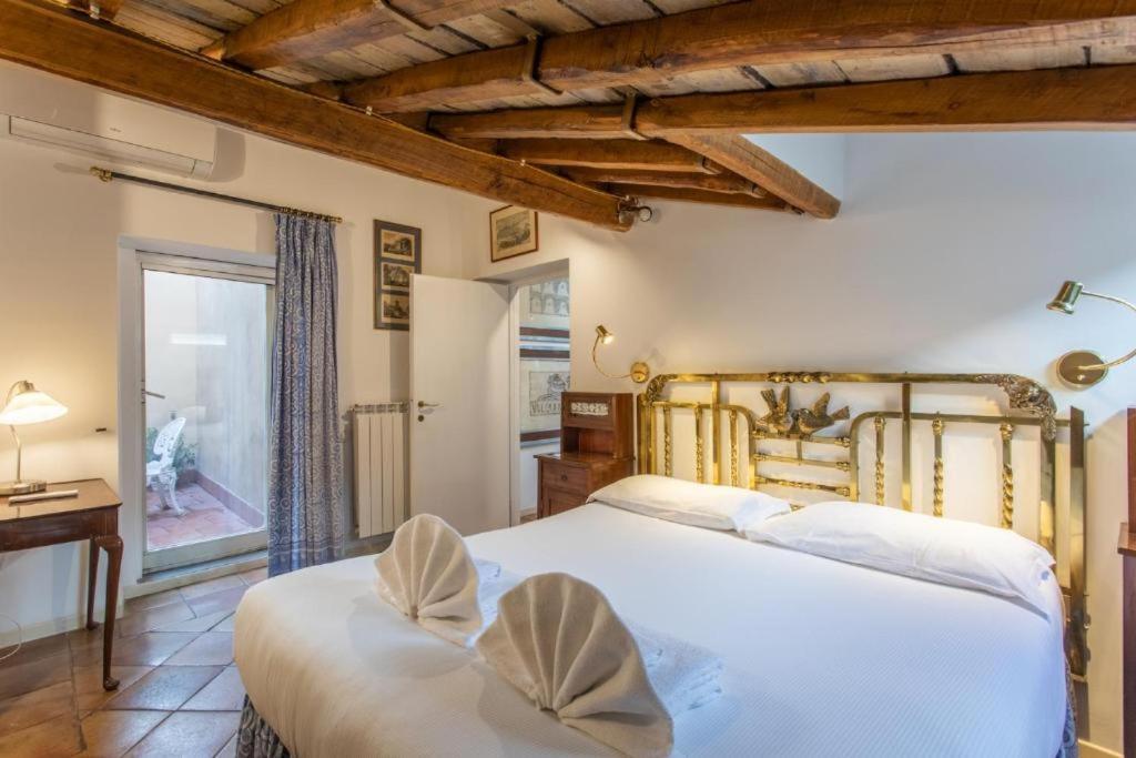 One-Bedroom Apartment with Balcony