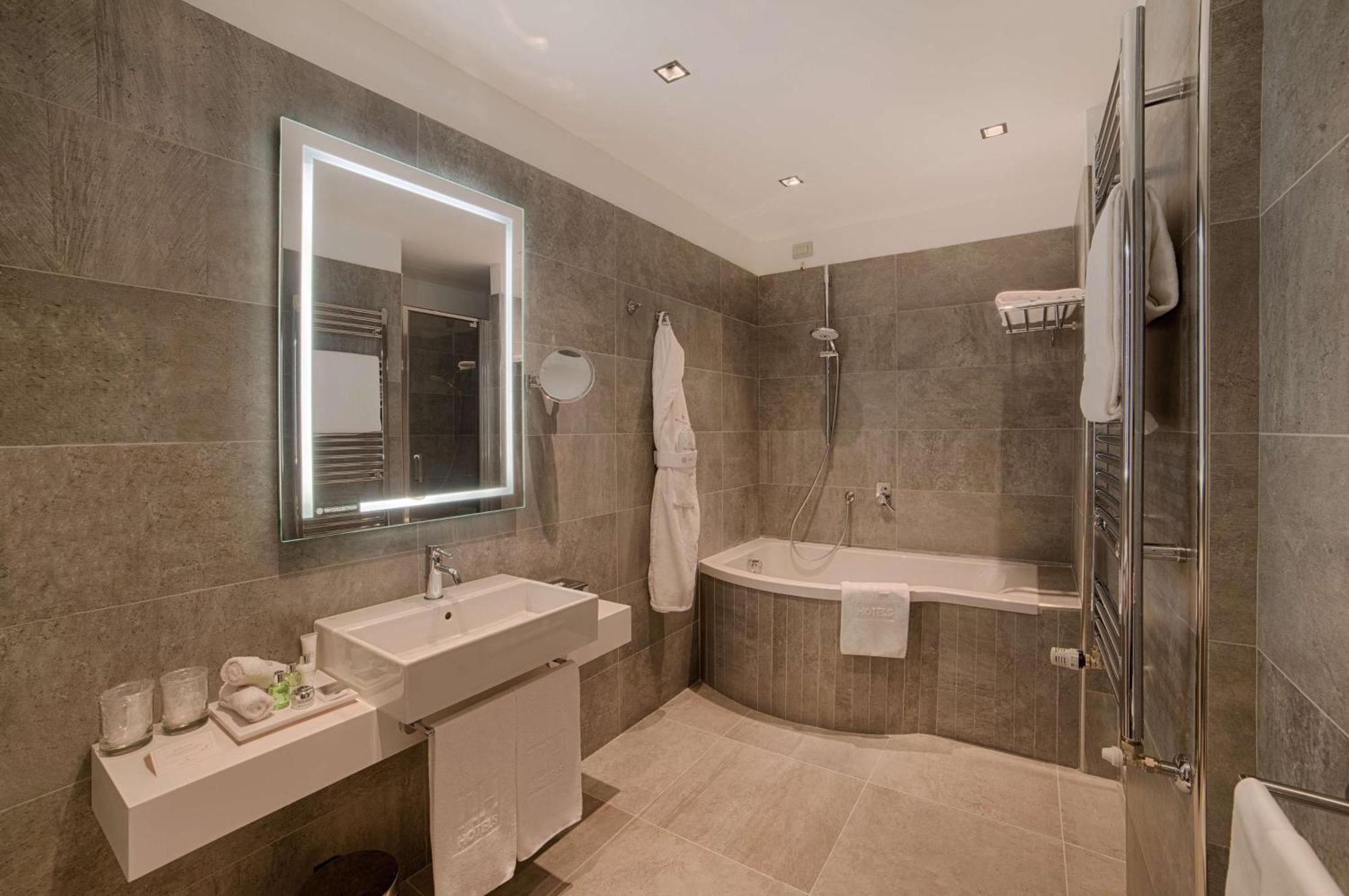 Family Adjoining Room with Extra Bed (3 Adults + 2 Children)