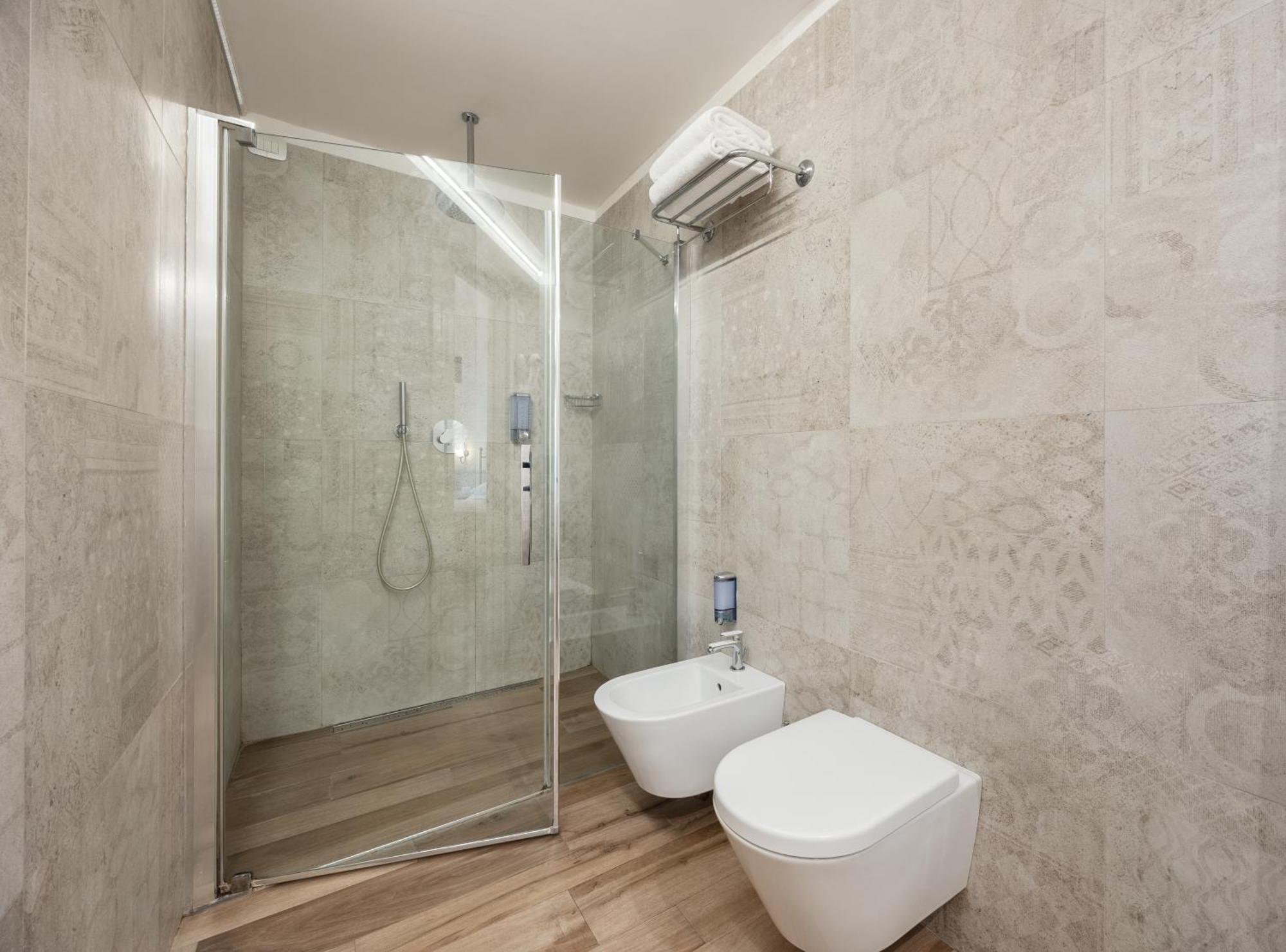 Family Room Private Bathroom