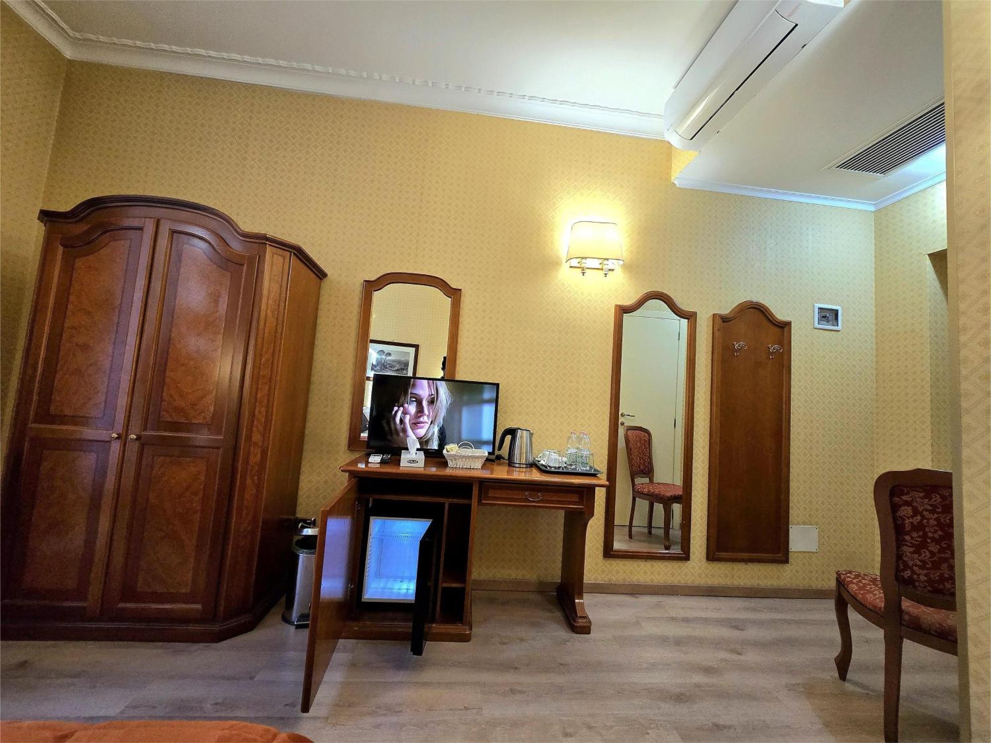 Triple Room City View,1740654108:JPEG