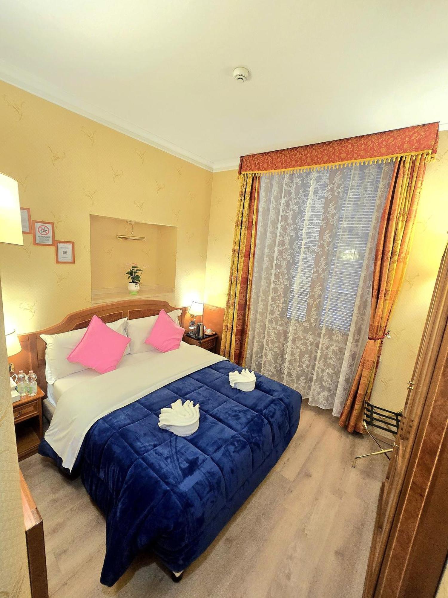 Double Room Private Bathroom