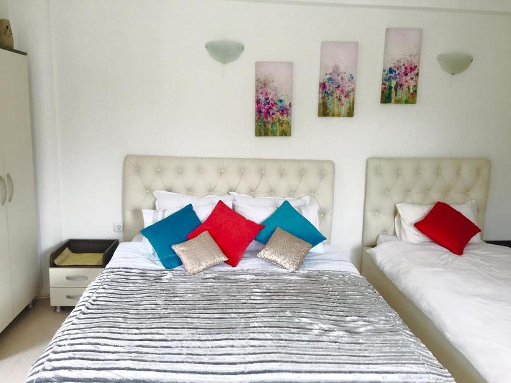 Medium Room Extra Single Bed