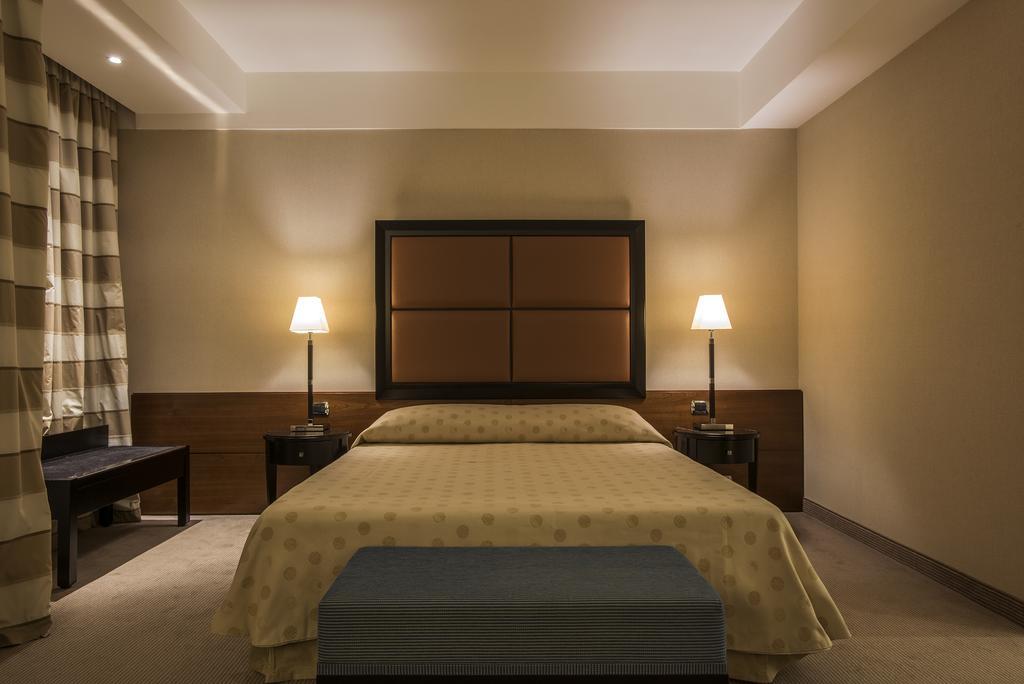 Deluxe Double or Twin Room with City View