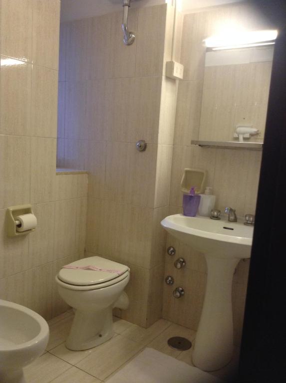 Three-Bedroom Apartment with Balcony - Split Level (4 Adults)