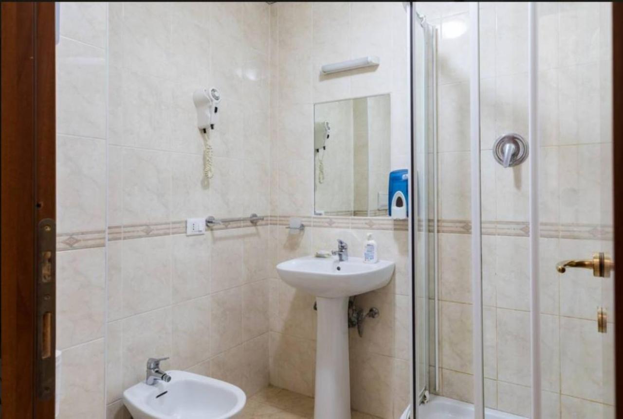 Double or Twin Room Private Bathroom