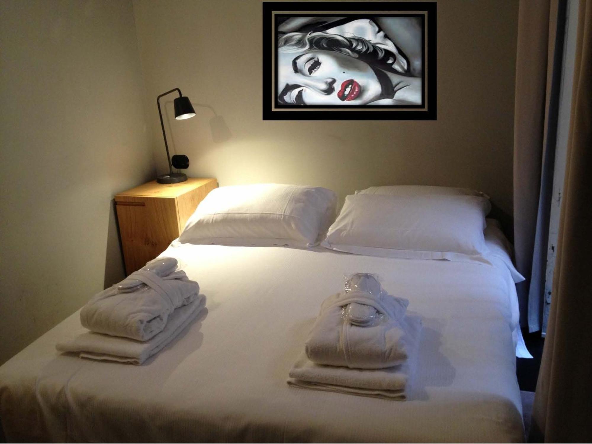 Economy Double Room with Internal View,703125670:JPEG