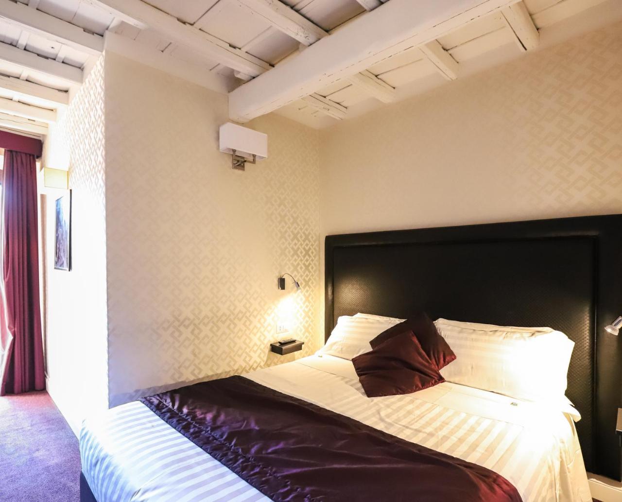 Double Room with Balcony,724242394:JPEG