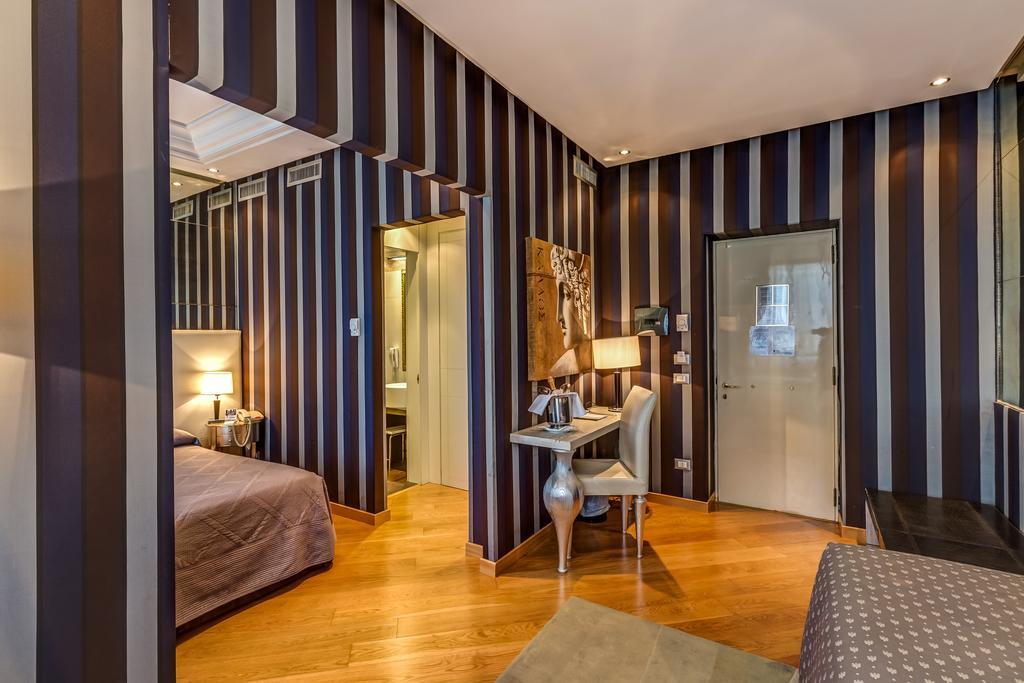 Family Room (2 Adults + 2 Children)