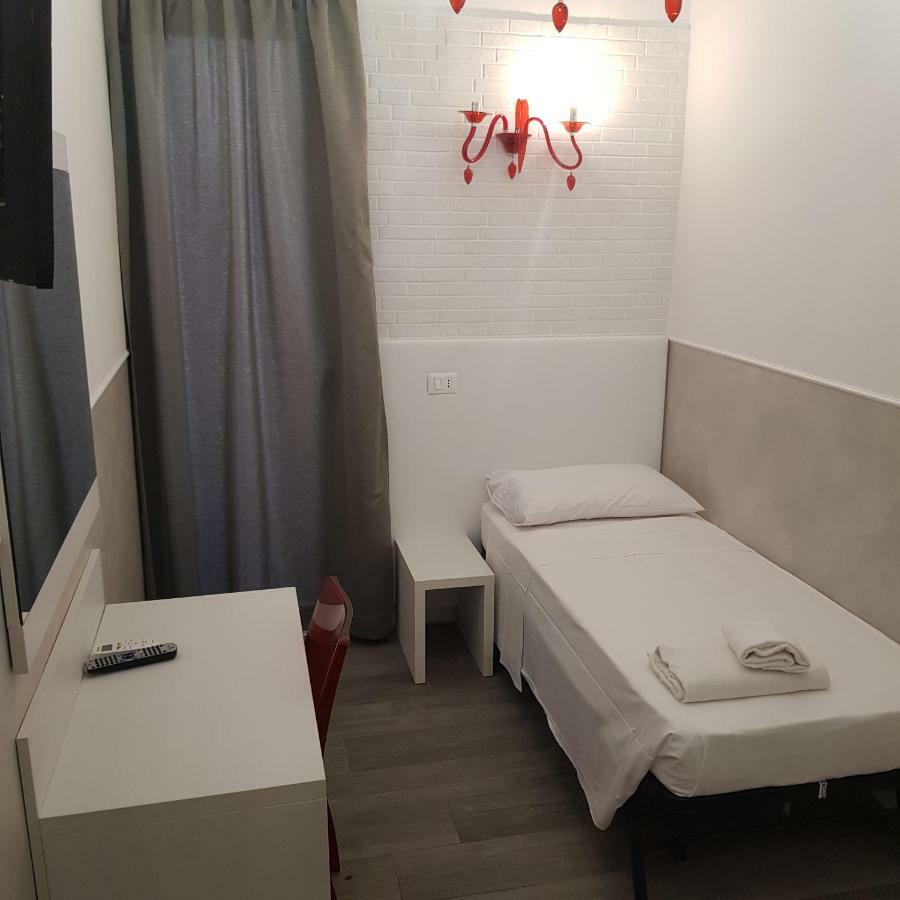 Single Room,846873911:JPEG