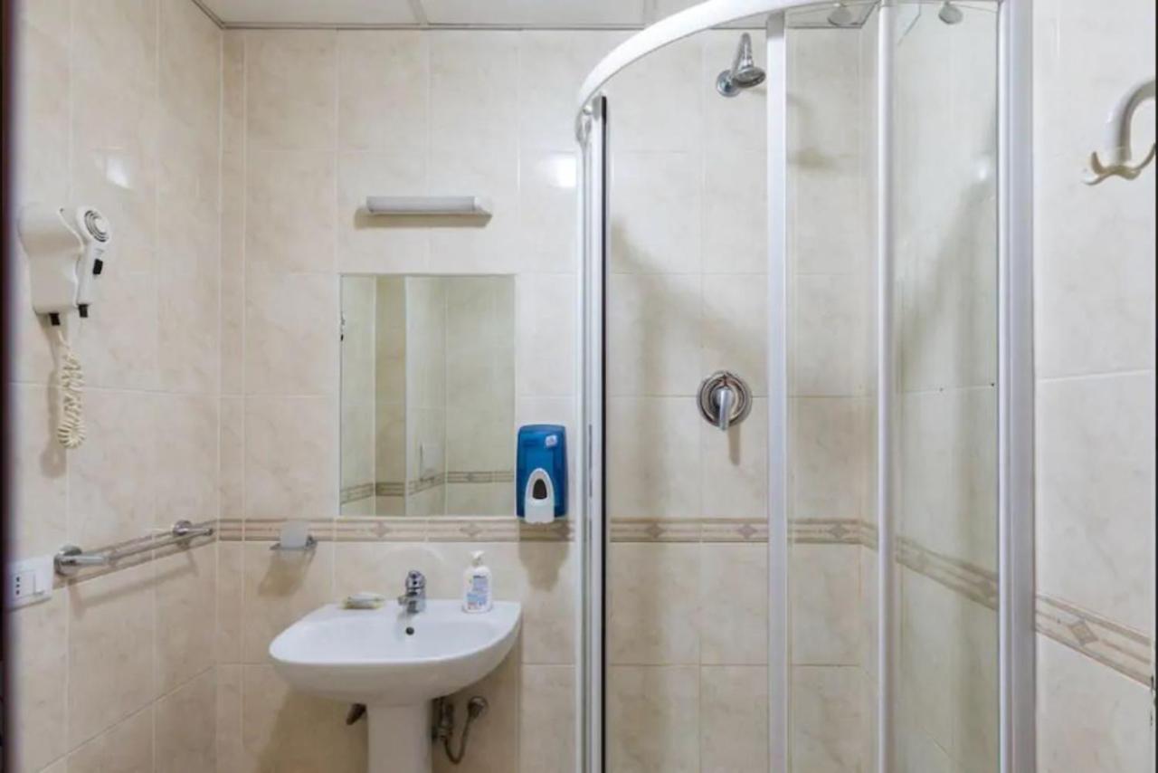 Single Room Private Bathroom
