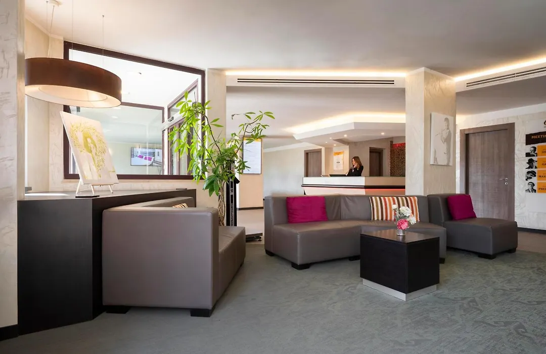 Warmthotel-1