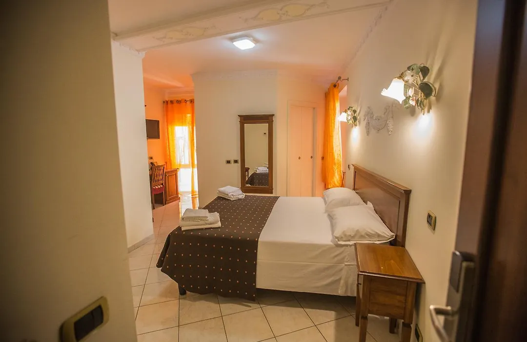 Hotel De Monti-1