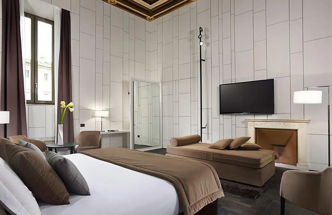 Piazza Del Gesu' Luxury Suites-1