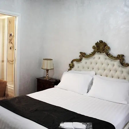 Piazza Di Spagna Suites-3