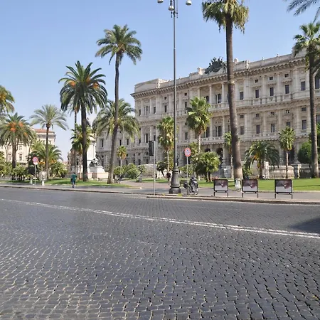 Domus Cavour Guest House-3